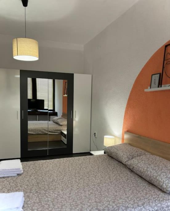 Deluxe Plovdiv Apartamento Exterior foto